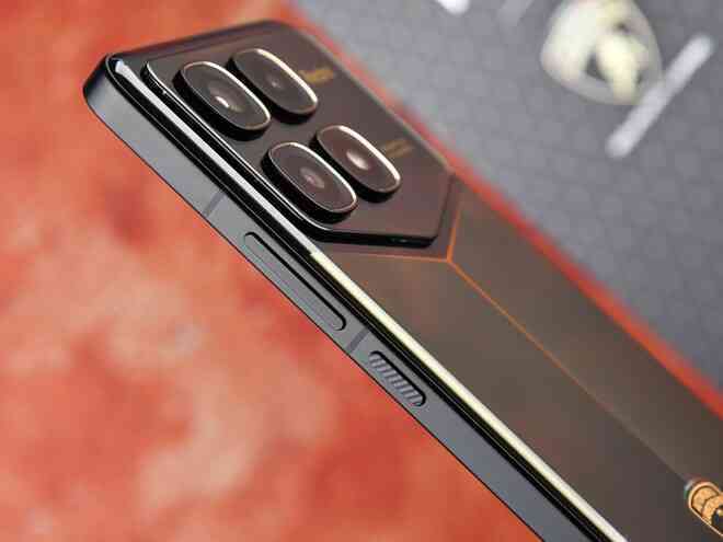 Cận cảnh rõ nét điện thoại Lamborghini của Xiaomi: Thiết kế cao cấp, hầm hố, hiệu năng cực mạnh- Ảnh 11. Cận cảnh rõ nét điện thoại Lamborghini của Xiaomi: Thiết kế cao cấp, hầm hố, hiệu năng cực mạnh- Ảnh 11.