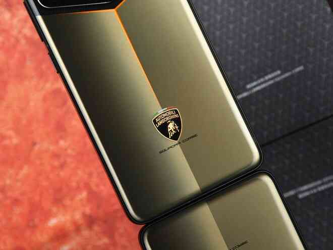 Cận cảnh rõ nét điện thoại Lamborghini của Xiaomi: Thiết kế cao cấp, hầm hố, hiệu năng cực mạnh- Ảnh 4. Cận cảnh rõ nét điện thoại Lamborghini của Xiaomi: Thiết kế cao cấp, hầm hố, hiệu năng cực mạnh- Ảnh 4.