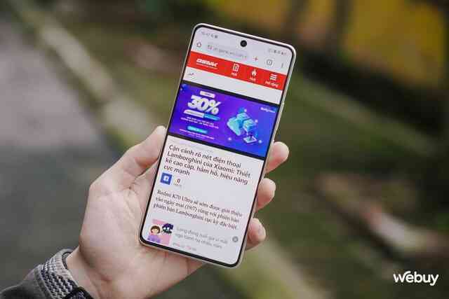 Trên tay điện thoại Snapdragon 8 Gen 3 giá chỉ hơn 10 triệu đồng: Mặt lưng kính, màn hình OLED 144Hz, sạc siêu nhanh 120W, có tiếng Việt sẵn- Ảnh 12. Trên tay điện thoại Snapdragon 8 Gen 3 giá chỉ hơn 10 triệu đồng: Mặt lưng kính, màn hình OLED 144Hz, sạc siêu nhanh 120W, có tiếng Việt sẵn- Ảnh 12.