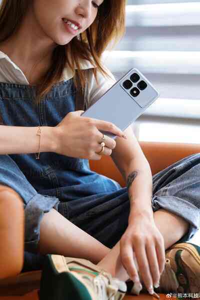 Ảnh thực tế Xiaomi Redmi K70 Ultra: Chip Dimensity 9300+ mạnh hơn cả Snapdragon 8 Gen 3, giá chỉ 9 triệu đồng- Ảnh 18. Ảnh thực tế Xiaomi Redmi K70 Ultra: Chip Dimensity 9300+ mạnh hơn cả Snapdragon 8 Gen 3, giá chỉ 9 triệu đồng- Ảnh 18.