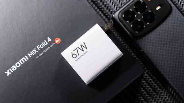Ảnh thực tế Xiaomi MIX Fold 4: Thiết kế siêu mỏng nhẹ, mặt lưng sợi carbon, chống nước IPX8, có camera Leica, giá rẻ hơn Galaxy Z Fold6- Ảnh 14. Ảnh thực tế Xiaomi MIX Fold 4: Thiết kế siêu mỏng nhẹ, mặt lưng sợi carbon, chống nước IPX8, có camera Leica, giá rẻ hơn Galaxy Z Fold6- Ảnh 14.