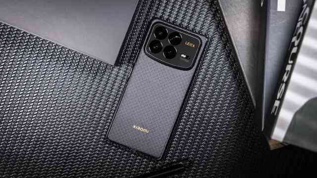 Ảnh thực tế Xiaomi MIX Fold 4: Thiết kế siêu mỏng nhẹ, mặt lưng sợi carbon, chống nước IPX8, có camera Leica, giá rẻ hơn Galaxy Z Fold6- Ảnh 3. Ảnh thực tế Xiaomi MIX Fold 4: Thiết kế siêu mỏng nhẹ, mặt lưng sợi carbon, chống nước IPX8, có camera Leica, giá rẻ hơn Galaxy Z Fold6- Ảnh 3.