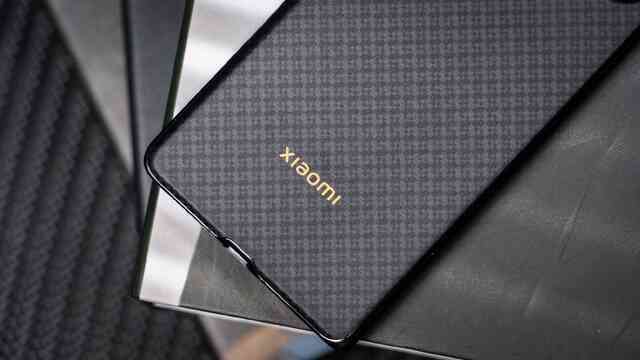 Ảnh thực tế Xiaomi MIX Fold 4: Thiết kế siêu mỏng nhẹ, mặt lưng sợi carbon, chống nước IPX8, có camera Leica, giá rẻ hơn Galaxy Z Fold6- Ảnh 4. Ảnh thực tế Xiaomi MIX Fold 4: Thiết kế siêu mỏng nhẹ, mặt lưng sợi carbon, chống nước IPX8, có camera Leica, giá rẻ hơn Galaxy Z Fold6- Ảnh 4.