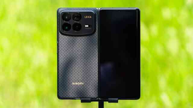 Ảnh thực tế Xiaomi MIX Fold 4: Thiết kế siêu mỏng nhẹ, mặt lưng sợi carbon, chống nước IPX8, có camera Leica, giá rẻ hơn Galaxy Z Fold6- Ảnh 6. Ảnh thực tế Xiaomi MIX Fold 4: Thiết kế siêu mỏng nhẹ, mặt lưng sợi carbon, chống nước IPX8, có camera Leica, giá rẻ hơn Galaxy Z Fold6- Ảnh 6.