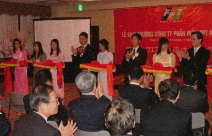 "Ván cược lịch sử" đầu tiên của FPT trước AI: Đi vay ngân hàng 1 triệu USD vào năm 1998 để theo đuổi "trận chiến mới", sang Ấn Độ để tìm "chân kinh"- Ảnh 3. "Ván cược lịch sử" đầu tiên của FPT trước AI: Đi vay ngân hàng 1 triệu USD vào năm 1998 để theo đuổi "trận chiến mới", sang Ấn Độ để tìm "chân kinh"- Ảnh 3.