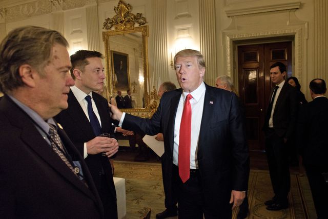 Bí mật của Elon Musk đằng sau khoản tài trợ 45 triệu USD/tháng cho ông Donald Trump: Cứu Tesla, loại bỏ các đối thủ xe điện Mỹ