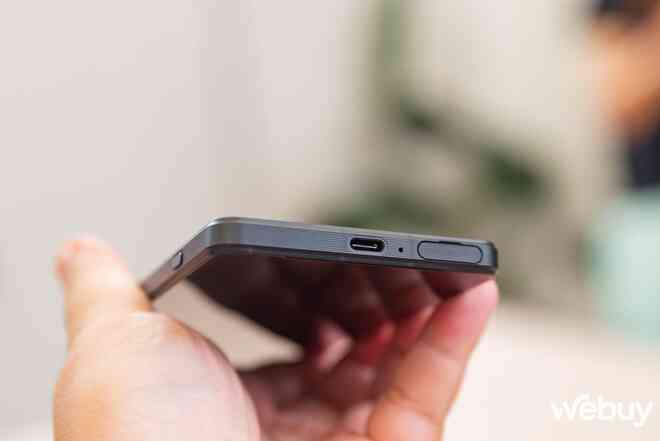 Cận cảnh Sony Xperia 1 thế hệ thứ 6: Nhiều thay đổi nhưng vẫn "dị", giá gần 33 triệu đồng- Ảnh 4. Cận cảnh Sony Xperia 1 thế hệ thứ 6: Nhiều thay đổi nhưng vẫn "dị", giá gần 33 triệu đồng- Ảnh 4.