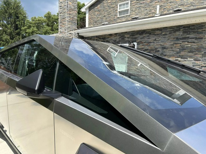 Dùng Tesla Cybertruck làm xe bán kem, chủ xe bất ngờ nhận cái kết 'đắng'- Ảnh 7. Dùng Tesla Cybertruck làm xe bán kem, chủ xe bất ngờ nhận cái kết 'đắng'- Ảnh 7.