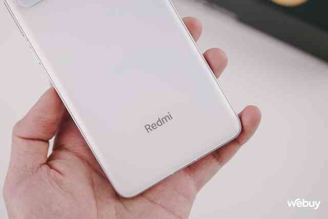 Trên tay điện thoại Xiaomi giá 9 triệu mạnh nhất thế giới: Màn hình OLED 144Hz, pin 5.500mAh, sạc 120W- Ảnh 5. Trên tay điện thoại Xiaomi giá 9 triệu mạnh nhất thế giới: Màn hình OLED 144Hz, pin 5.500mAh, sạc 120W- Ảnh 5.