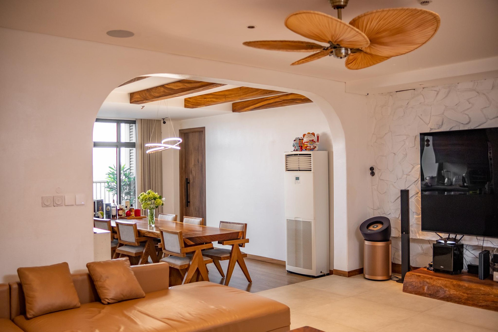 Đến căn hộ đập thông 350m2 của Ca nương Kiều Anh: Choáng ngợp với thiết bị hiện đại, hệt như đang ở resort- Ảnh 3. Đến căn hộ đập thông 350m2 của Ca nương Kiều Anh: Choáng ngợp với thiết bị hiện đại, hệt như đang ở resort- Ảnh 3.