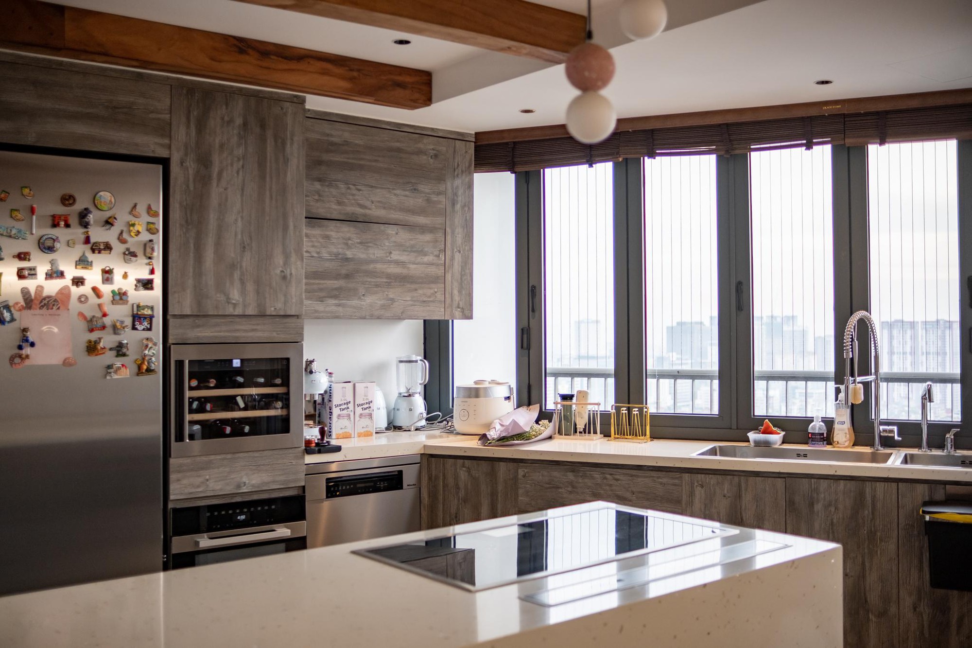 Đến căn hộ đập thông 350m2 của Ca nương Kiều Anh: Choáng ngợp với thiết bị hiện đại, hệt như đang ở resort- Ảnh 9. Đến căn hộ đập thông 350m2 của Ca nương Kiều Anh: Choáng ngợp với thiết bị hiện đại, hệt như đang ở resort- Ảnh 9.