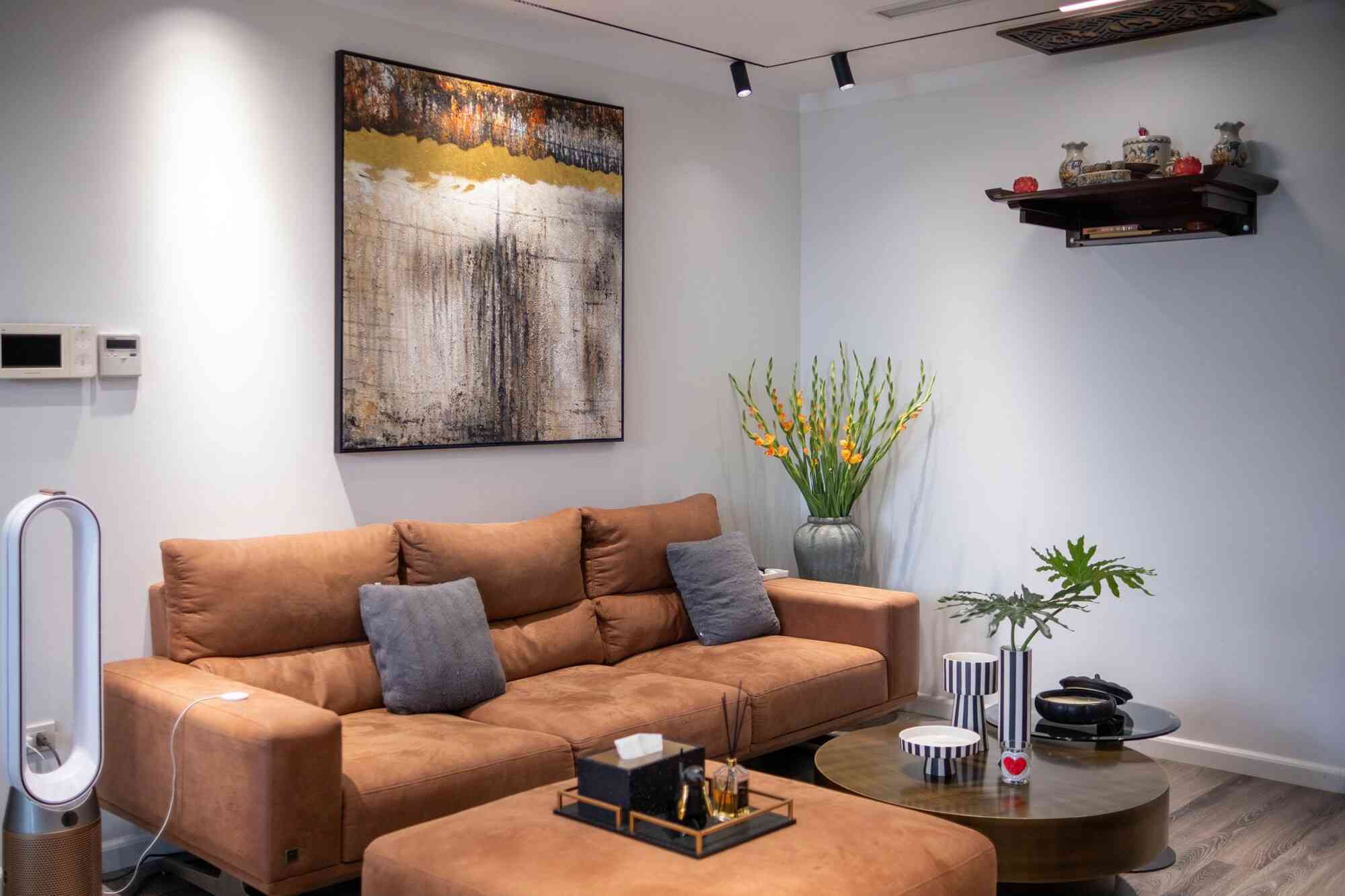 Ghé thăm căn hộ rộng 127m2 của MC Đức Bảo: Thiết kế hiện đại, cực kỳ "chịu chi" cho thiết bị thông minh- Ảnh 2. Ghé thăm căn hộ rộng 127m2 của MC Đức Bảo: Thiết kế hiện đại, cực kỳ "chịu chi" cho thiết bị thông minh- Ảnh 2.