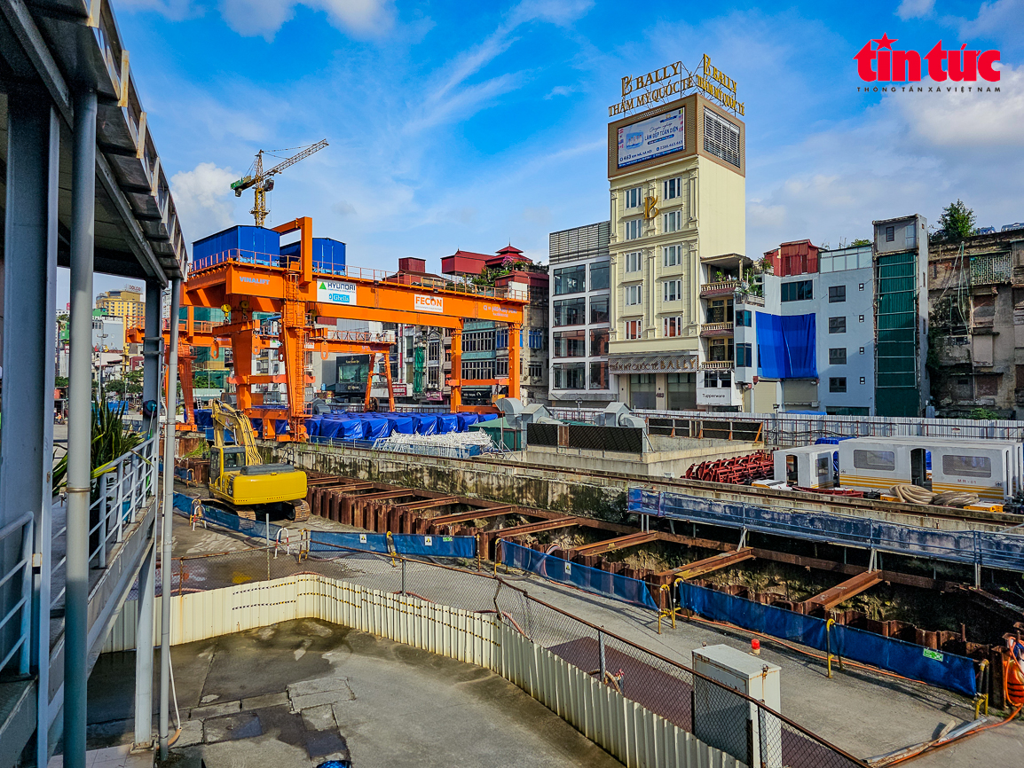Kiểm tra 'cặp đôi' robot TBM khổng lồ phục vụ khoan hầm Metro ngày 30/7- Ảnh 2. Kiểm tra 'cặp đôi' robot TBM khổng lồ phục vụ khoan hầm Metro ngày 30/7- Ảnh 2.