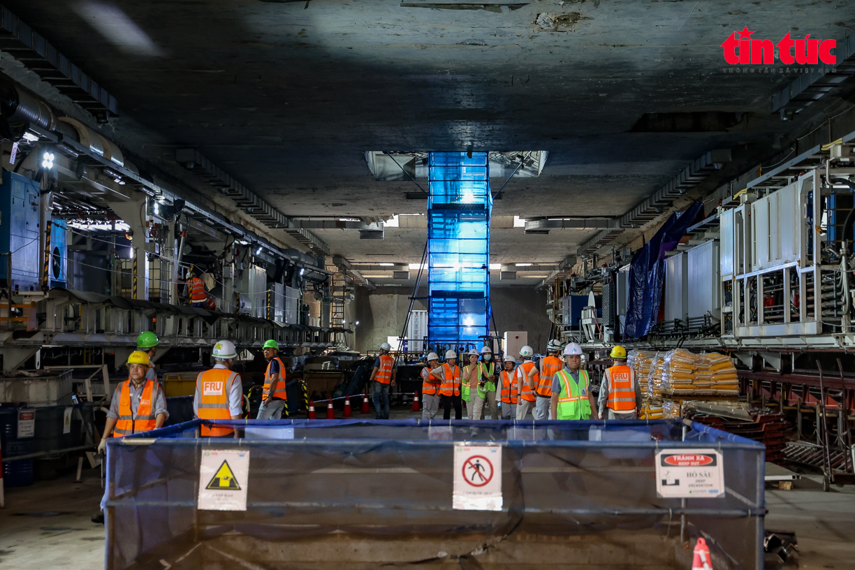 Kiểm tra 'cặp đôi' robot TBM khổng lồ phục vụ khoan hầm Metro ngày 30/7- Ảnh 4. Kiểm tra 'cặp đôi' robot TBM khổng lồ phục vụ khoan hầm Metro ngày 30/7- Ảnh 4.