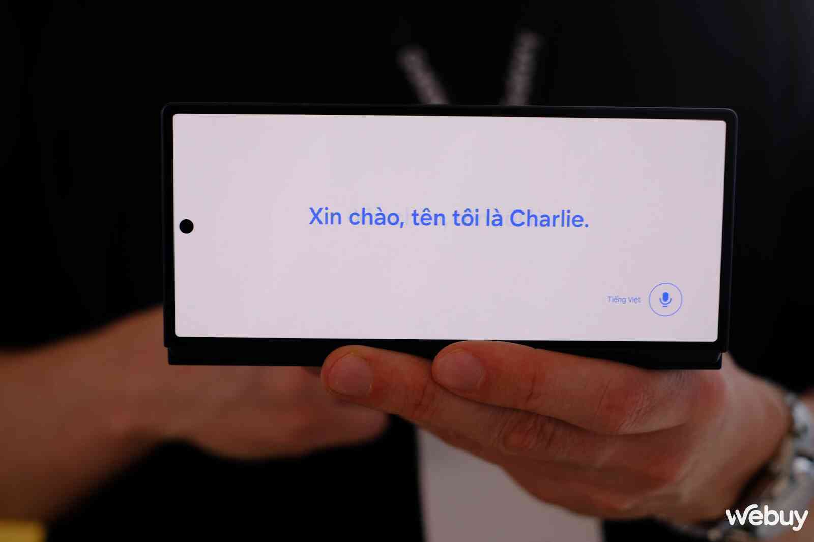 Năm 2024: Nhờ AI áp dụng vào cuộc sống, người ta đã quên đi "số chấm, số RAM, điểm chip"