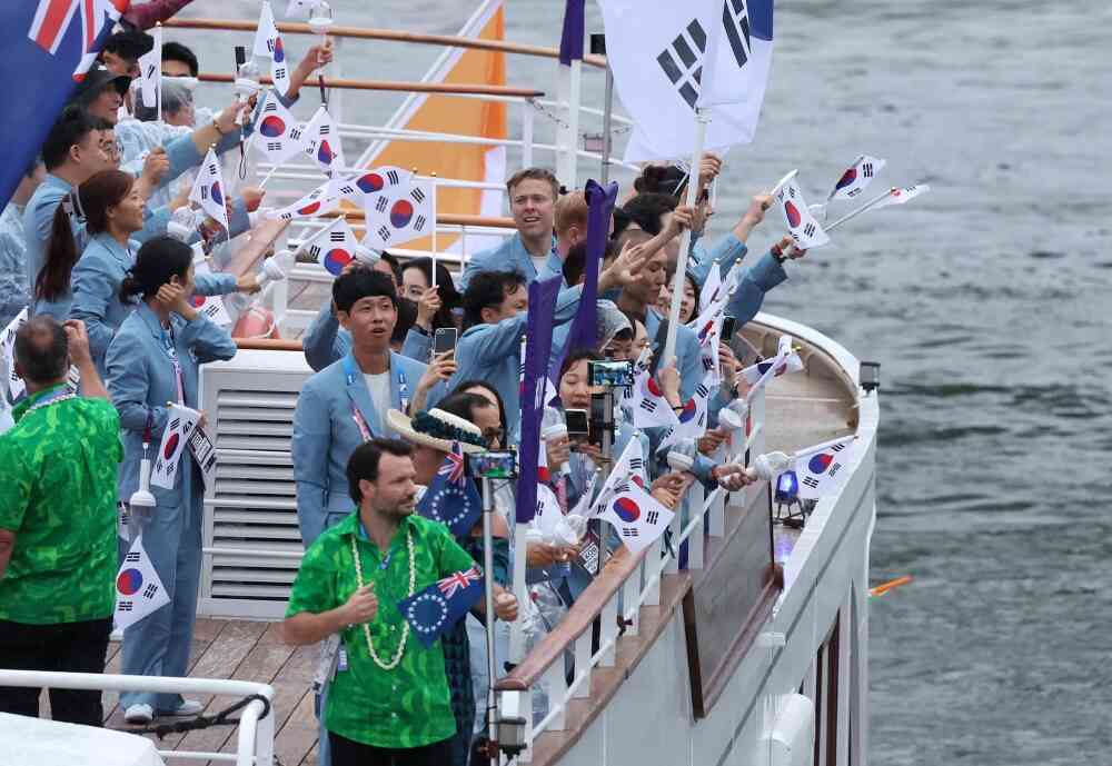 Galaxy S24 Ultra được sử dụng để livestream lễ khai mạc Olympic Paris 2024- Ảnh 3. Galaxy S24 Ultra được sử dụng để livestream lễ khai mạc Olympic Paris 2024- Ảnh 3.