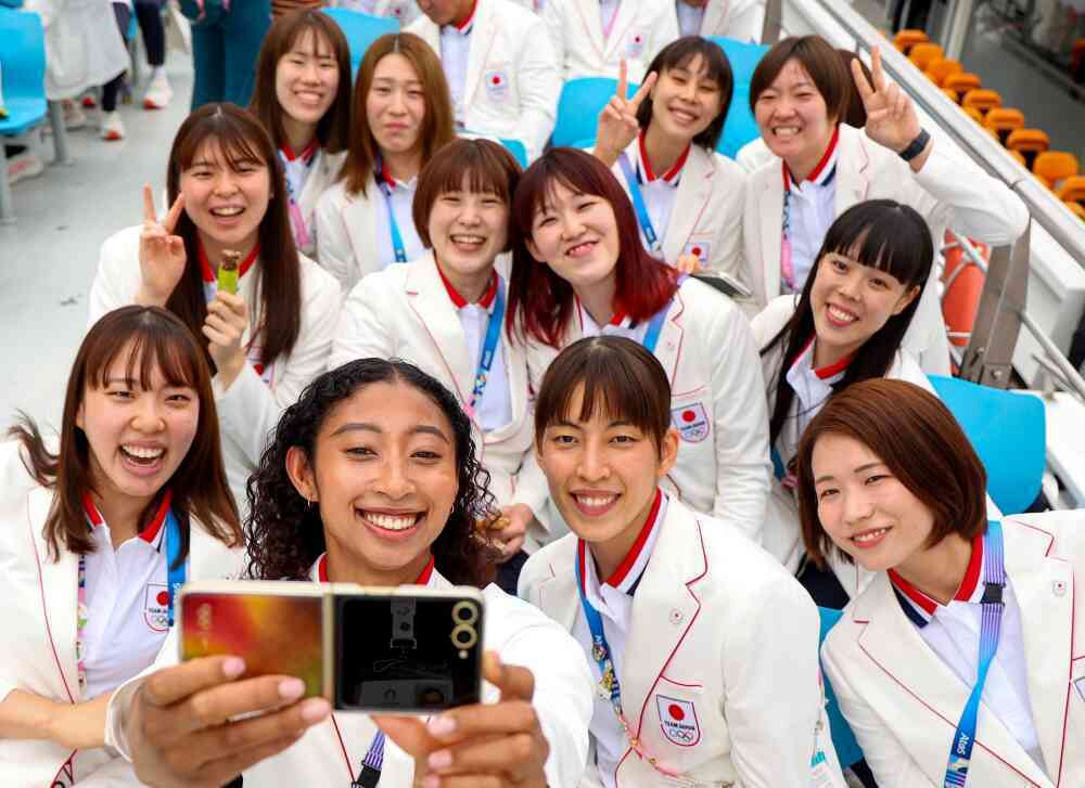 Galaxy S24 Ultra được sử dụng để livestream lễ khai mạc Olympic Paris 2024- Ảnh 4. Galaxy S24 Ultra được sử dụng để livestream lễ khai mạc Olympic Paris 2024- Ảnh 4.