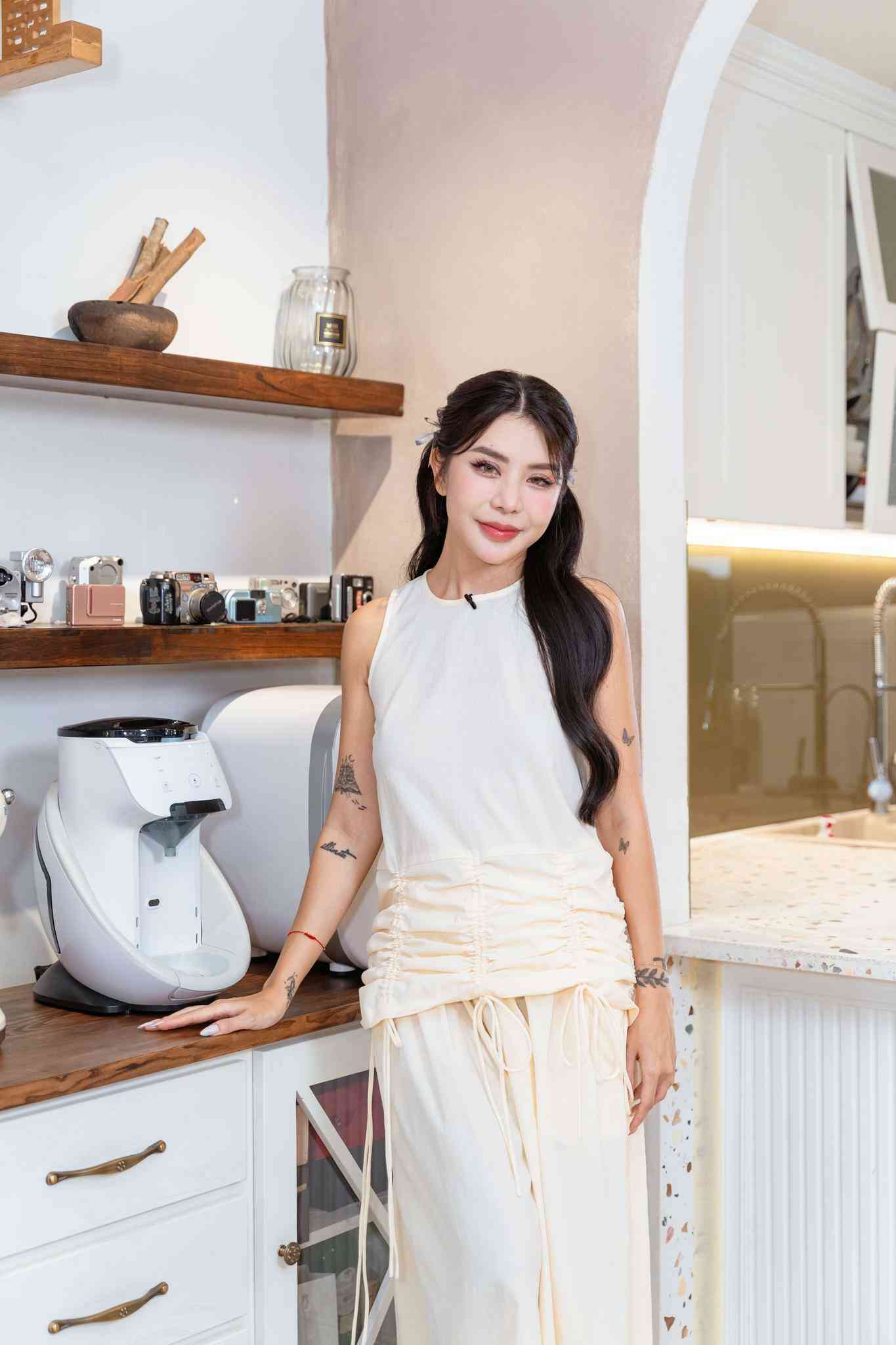 Tổ ấm của Hạt Mít - bà chủ nailroom nổi tiếng: Thiết kế theo phim F.R.I.E.N.D.S, chi tiền khủng mua 2 “bảo bối” điện tử