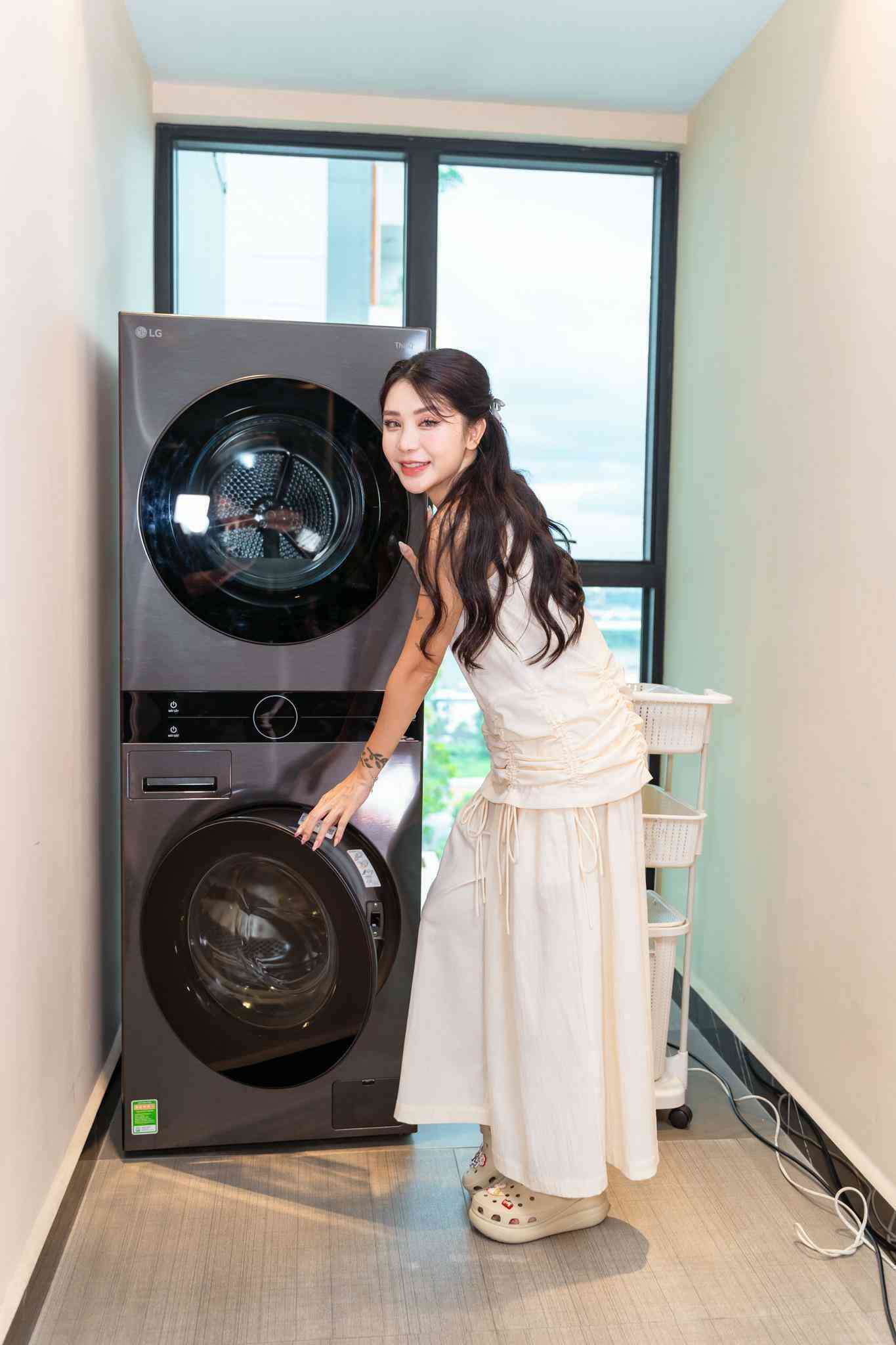 Tổ ấm của Hạt Mít - bà chủ nailroom nổi tiếng: Thiết kế theo phim F.R.I.E.N.D.S, chi tiền khủng mua 2 “bảo bối” điện tử- Ảnh 9. Tổ ấm của Hạt Mít - bà chủ nailroom nổi tiếng: Thiết kế theo phim F.R.I.E.N.D.S, chi tiền khủng mua 2 “bảo bối” điện tử- Ảnh 9.
