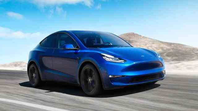 Tesla triệu hồi gần 2 triệu xe vì nắp capo có thể bật mở khi đang lái xe!