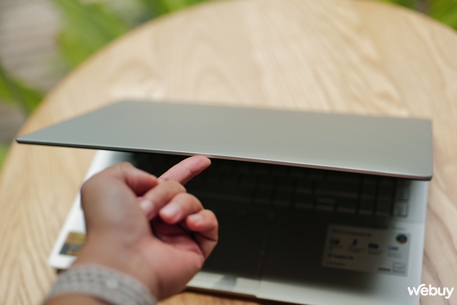 Trải nghiệm Asus Vivobook S 15: Thiết kế cao cấp, tiên phong với Snapdragon X Elite và nhiều tính năng AI- Ảnh 2. Trải nghiệm Asus Vivobook S 15: Thiết kế cao cấp, tiên phong với Snapdragon X Elite và nhiều tính năng AI- Ảnh 2.