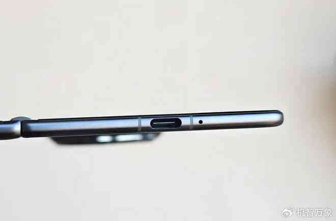 Đối thủ của Galaxy Z Fold6 lộ diện: Thiết kế mỏng nhất thế giới, chip Snapdragon 8 Gen 3, camera chụp siêu đẹp- Ảnh 8. Đối thủ của Galaxy Z Fold6 lộ diện: Thiết kế mỏng nhất thế giới, chip Snapdragon 8 Gen 3, camera chụp siêu đẹp- Ảnh 8.