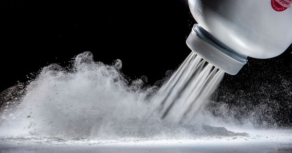 Sau 130 năm, WHO chính thức đưa bột talc trong phấn rôm trẻ em vào Nhóm 2A chất có thể gây ung thư cho con người- Ảnh 1. Sau 130 năm, WHO chính thức đưa bột talc trong phấn rôm trẻ em vào Nhóm 2A chất có thể gây ung thư cho con người- Ảnh 1.