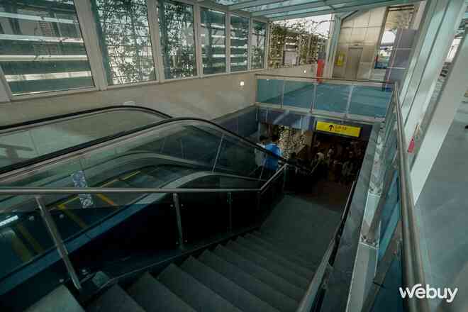 Cuối tuần đi metro Nhổn - Ga Hà Nội: Lướt nhanh, điều hòa mát, vẫn đang miễn phí vé- Ảnh 12. Cuối tuần đi metro Nhổn - Ga Hà Nội: Lướt nhanh, điều hòa mát, vẫn đang miễn phí vé- Ảnh 12.