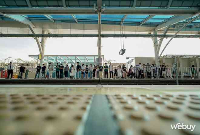 Cuối tuần đi metro Nhổn - Ga Hà Nội: Lướt nhanh, điều hòa mát, vẫn đang miễn phí vé- Ảnh 20. Cuối tuần đi metro Nhổn - Ga Hà Nội: Lướt nhanh, điều hòa mát, vẫn đang miễn phí vé- Ảnh 20.
