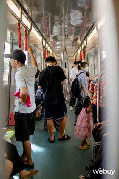 Cuối tuần đi metro Nhổn - Ga Hà Nội: Lướt nhanh, điều hòa mát, vẫn đang miễn phí vé- Ảnh 31. Cuối tuần đi metro Nhổn - Ga Hà Nội: Lướt nhanh, điều hòa mát, vẫn đang miễn phí vé- Ảnh 31.
