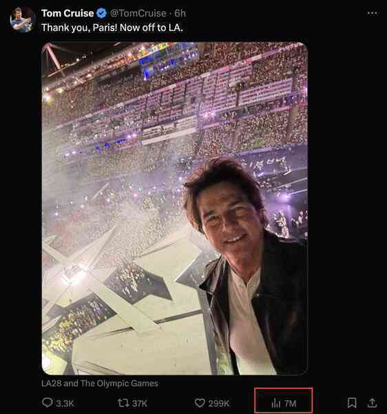 Bức ảnh selfie 7 triệu view của Tom Cruise trước khi nhảy từ độ cao 50m ở Lễ bế mạc Olympic- Ảnh 2. Bức ảnh selfie 7 triệu view của Tom Cruise trước khi nhảy từ độ cao 50m ở Lễ bế mạc Olympic- Ảnh 2.