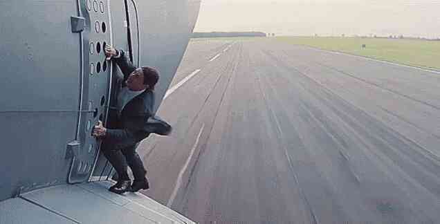 Bức ảnh selfie 7 triệu view của Tom Cruise trước khi nhảy từ độ cao 50m ở Lễ bế mạc Olympic- Ảnh 7. Bức ảnh selfie 7 triệu view của Tom Cruise trước khi nhảy từ độ cao 50m ở Lễ bế mạc Olympic- Ảnh 7.