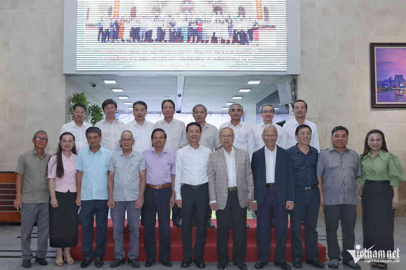 W-bo truong gap mat 2 1.jpg
