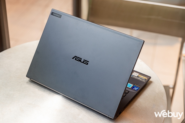 Cận cảnh ASUS ExpertBook B5 (B5404CMA): Laptop doanh nghiệp được tích hợp chip AI thì có gì nổi bật?