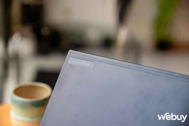 Cận cảnh ASUS ExpertBook B5 (B5404CMA): Laptop doanh nghiệp được tích hợp chip AI thì có gì nổi bật?- Ảnh 3. Cận cảnh ASUS ExpertBook B5 (B5404CMA): Laptop doanh nghiệp được tích hợp chip AI thì có gì nổi bật?- Ảnh 3.