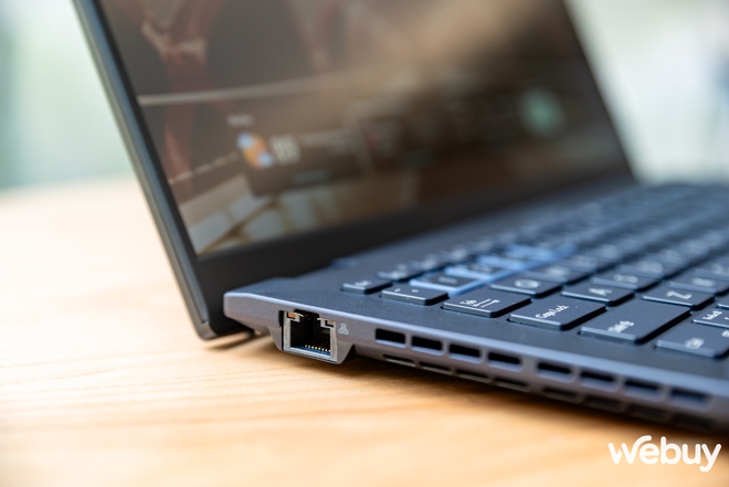 Cận cảnh ASUS ExpertBook B5 (B5404CMA): Laptop doanh nghiệp được tích hợp chip AI thì có gì nổi bật?- Ảnh 30. Cận cảnh ASUS ExpertBook B5 (B5404CMA): Laptop doanh nghiệp được tích hợp chip AI thì có gì nổi bật?- Ảnh 30.