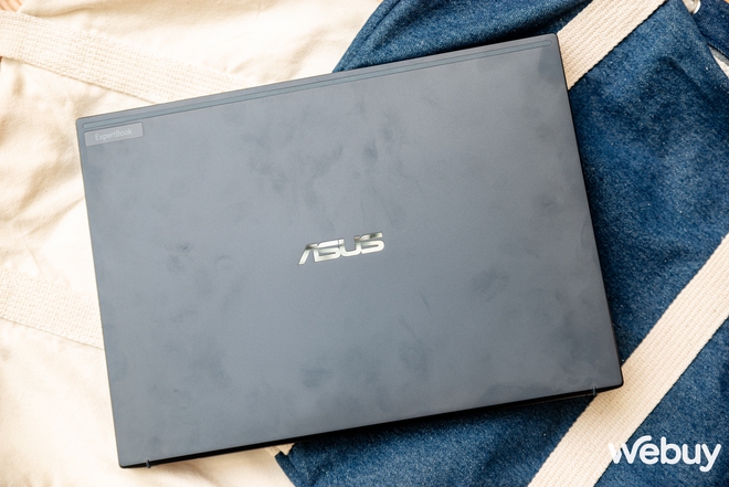 Cận cảnh ASUS ExpertBook B5 (B5404CMA): Laptop doanh nghiệp được tích hợp chip AI thì có gì nổi bật?- Ảnh 4. Cận cảnh ASUS ExpertBook B5 (B5404CMA): Laptop doanh nghiệp được tích hợp chip AI thì có gì nổi bật?- Ảnh 4.