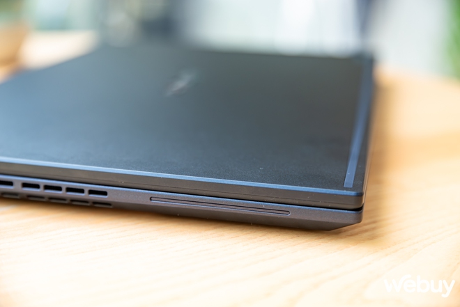 Cận cảnh ASUS ExpertBook B5 (B5404CMA): Laptop doanh nghiệp được tích hợp chip AI thì có gì nổi bật?- Ảnh 5. Cận cảnh ASUS ExpertBook B5 (B5404CMA): Laptop doanh nghiệp được tích hợp chip AI thì có gì nổi bật?- Ảnh 5.