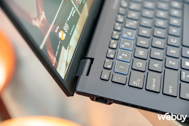 Cận cảnh ASUS ExpertBook B5 (B5404CMA): Laptop doanh nghiệp được tích hợp chip AI thì có gì nổi bật?- Ảnh 7. Cận cảnh ASUS ExpertBook B5 (B5404CMA): Laptop doanh nghiệp được tích hợp chip AI thì có gì nổi bật?- Ảnh 7.