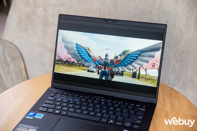 Cận cảnh ASUS ExpertBook B5 (B5404CMA): Laptop doanh nghiệp được tích hợp chip AI thì có gì nổi bật?- Ảnh 8. Cận cảnh ASUS ExpertBook B5 (B5404CMA): Laptop doanh nghiệp được tích hợp chip AI thì có gì nổi bật?- Ảnh 8.
