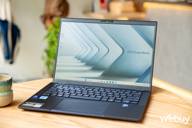 Cận cảnh ASUS ExpertBook B5 (B5404CMA): Laptop doanh nghiệp được tích hợp chip AI thì có gì nổi bật?- Ảnh 10. Cận cảnh ASUS ExpertBook B5 (B5404CMA): Laptop doanh nghiệp được tích hợp chip AI thì có gì nổi bật?- Ảnh 10.