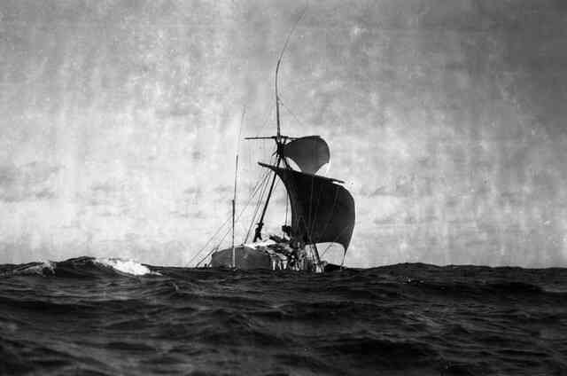 Vượt Thái Bình Dương trên một chiếc bè thô sơ: Chuyến thám hiểm Kon-Tiki gây tranh cãi của Thor Heyerdahl- Ảnh 3. Vượt Thái Bình Dương trên một chiếc bè thô sơ: Chuyến thám hiểm Kon-Tiki gây tranh cãi của Thor Heyerdahl- Ảnh 3.