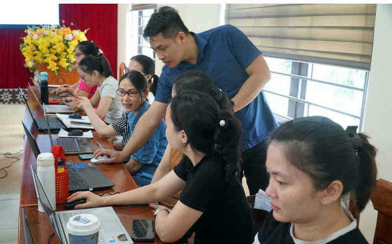 Tập huấn ứng dụng AI tại Trường THCS Quang Trung