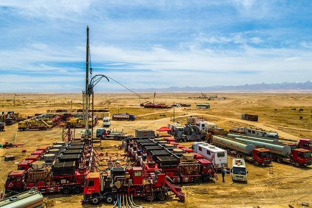 6 giếng khoan sâu 5.000m rung chuyển dữ dội, nước bén lửa phun trào, cả công trường hò reo vì công nghệ cao mở khóa kho báu khủng