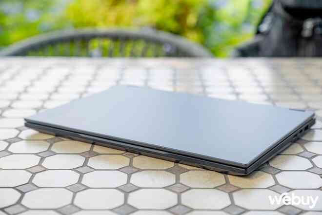 ASUS trình làng loạt laptop Gaming AI: Trái tim "khủng long" trong thân xác mỏng nhẹ, dùng chip AMD Ryzen AI, giá từ 45 triệu đồng- Ảnh 4. ASUS trình làng loạt laptop Gaming AI: Trái tim "khủng long" trong thân xác mỏng nhẹ, dùng chip AMD Ryzen AI, giá từ 45 triệu đồng- Ảnh 4.