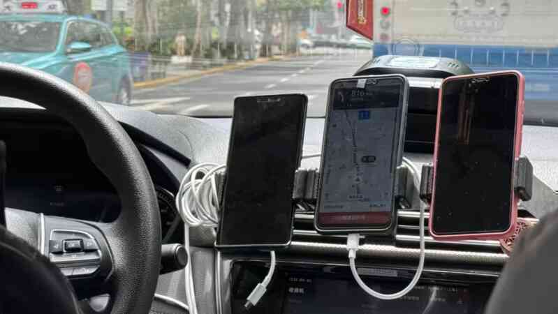 Cạnh tranh khốc liệt, tài xế taxi Trung Quốc 