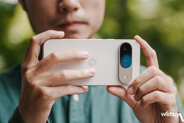 Trên tay Pixel 9: Thiết kế mới quá đẹp, chip Tensor G4 hơi yếu nhưng Android gốc dùng cực mượt, pin 4.700mAh, giá 22 triệu đồng- Ảnh 15. Trên tay Pixel 9: Thiết kế mới quá đẹp, chip Tensor G4 hơi yếu nhưng Android gốc dùng cực mượt, pin 4.700mAh, giá 22 triệu đồng- Ảnh 15.