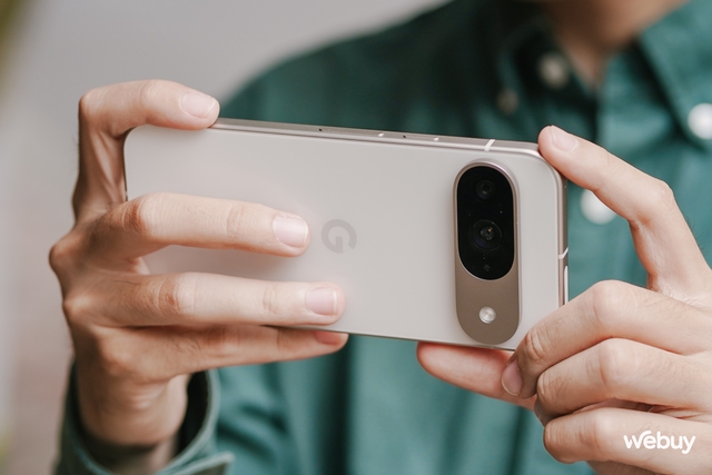 Trên tay Pixel 9: Thiết kế mới quá đẹp, chip Tensor G4 hơi yếu nhưng Android gốc dùng cực mượt, pin 4.700mAh, giá 22 triệu đồng- Ảnh 3. Trên tay Pixel 9: Thiết kế mới quá đẹp, chip Tensor G4 hơi yếu nhưng Android gốc dùng cực mượt, pin 4.700mAh, giá 22 triệu đồng- Ảnh 3.