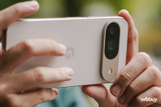 Trên tay Pixel 9: Thiết kế mới quá đẹp, chip Tensor G4 hơi yếu nhưng Android gốc dùng cực mượt, pin 4.700mAh, giá 22 triệu đồng- Ảnh 4. Trên tay Pixel 9: Thiết kế mới quá đẹp, chip Tensor G4 hơi yếu nhưng Android gốc dùng cực mượt, pin 4.700mAh, giá 22 triệu đồng- Ảnh 4.
