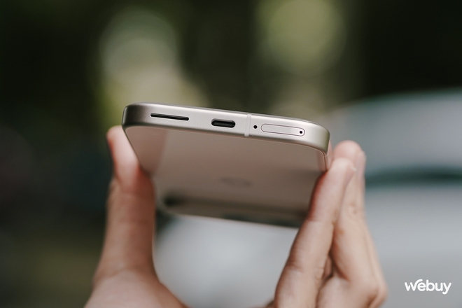 Trên tay Pixel 9: Thiết kế mới quá đẹp, chip Tensor G4 hơi yếu nhưng Android gốc dùng cực mượt, pin 4.700mAh, giá 22 triệu đồng- Ảnh 7. Trên tay Pixel 9: Thiết kế mới quá đẹp, chip Tensor G4 hơi yếu nhưng Android gốc dùng cực mượt, pin 4.700mAh, giá 22 triệu đồng- Ảnh 7.